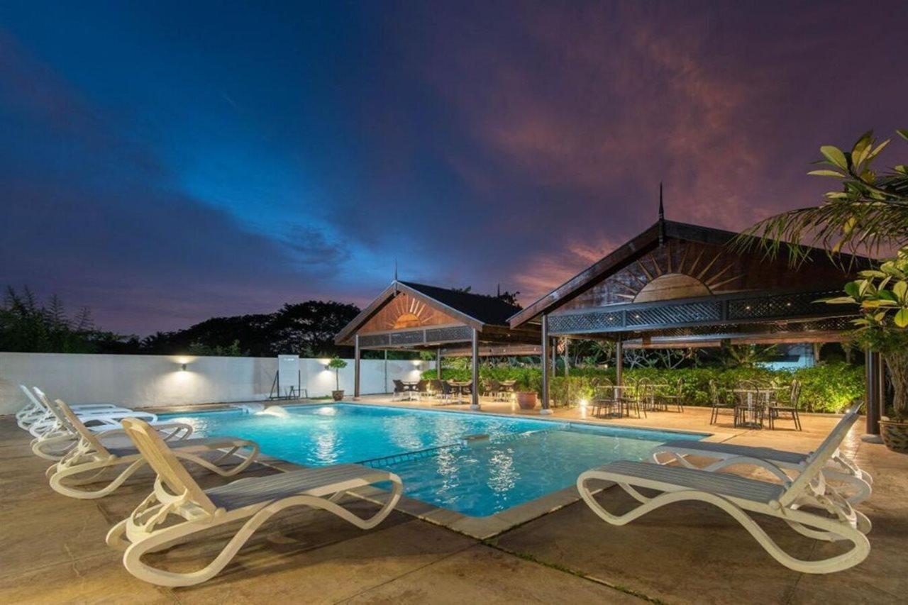Riverra Inn Langkawi Kuah Exteriör bild
